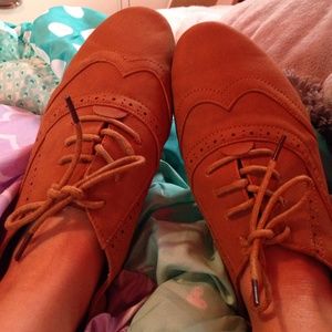 Brown Oxford shoe