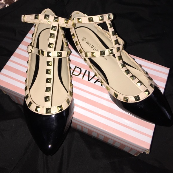 🚫SOLD🚫 Black & Beige Studded Flats