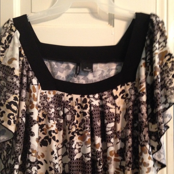 Ladies top - Picture 2 of 4