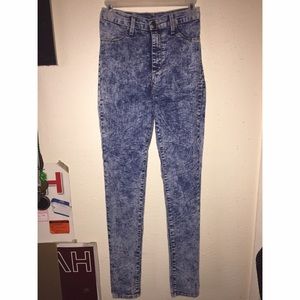 Bleached high waisted jeans