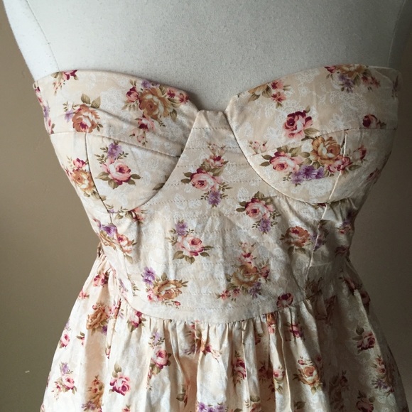 SOLD - HOST PICK 7/6/15 San Souci dress bustier - Picture 2 of 4