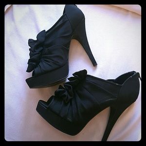 Chinese Laundry 'Haylie' black chiffon pumps