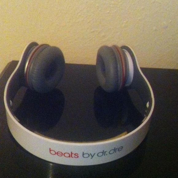 🚫ON HOLD🚫 Beats by Dre. white and red