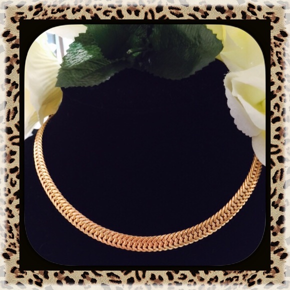 Jewelry - 🎄 AUTHENTIC VINTAGE NECKLACE 🎄