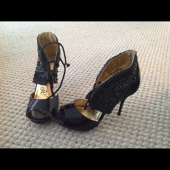 Worn once 8.5