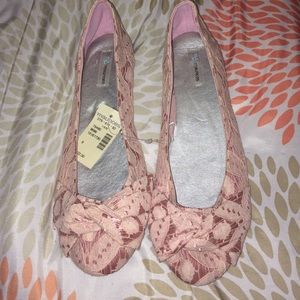 Light pink lace flats