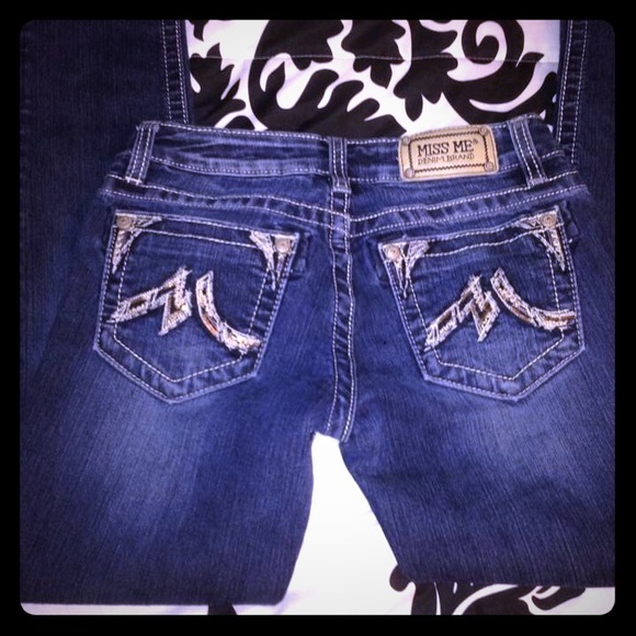 Miss Me's skinny size 28. Perfect condition!