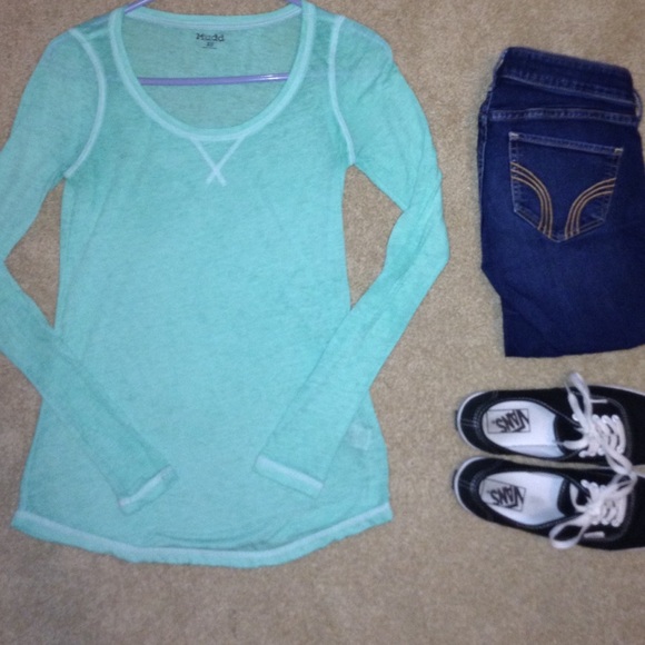 ⭐️mint green long sleeve tee