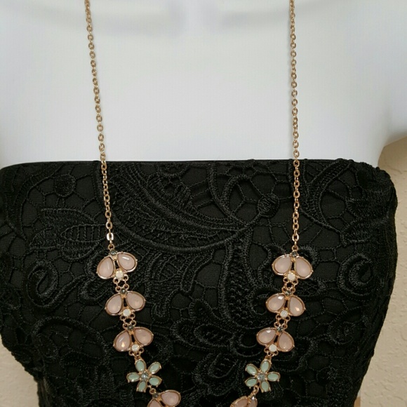 Long floral pastel  colored  necklace - Picture 3 of 3
