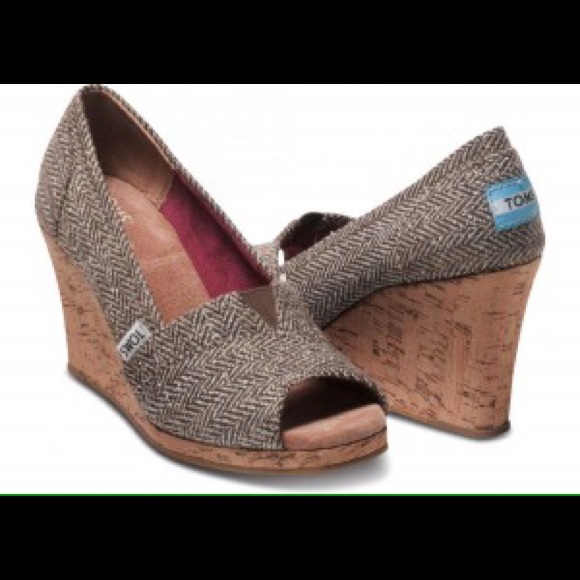 TOMS Shoes - *24 hour sale* Toms herringbone wedges