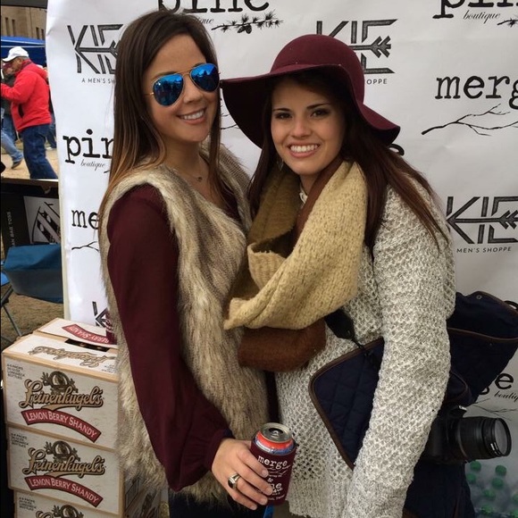 Meet the seller!!! 😋❤️😘 - Picture 2 of 4