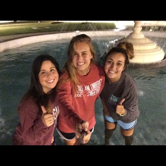 Meet the seller!!! 😋❤️😘 - Picture 3 of 4