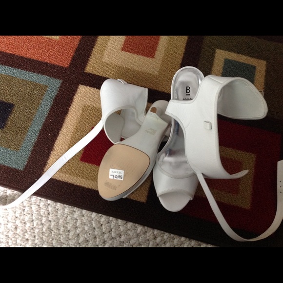 Bakers white 8.5 shoes