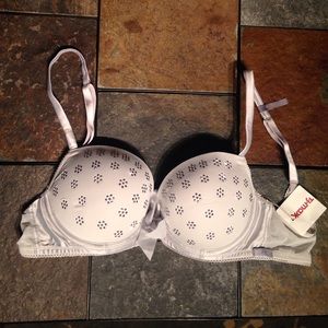 Arie bra never worn
