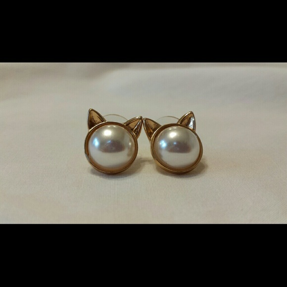Cat Post Earrings-Pearl