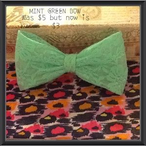 Mint green bow