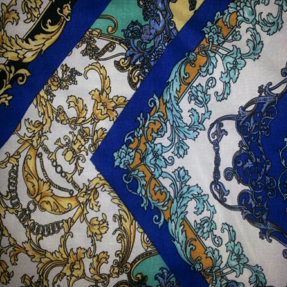 Chic on trend print batwing top - Picture 4 of 4