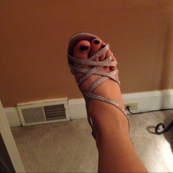 Cute not too tall heels - Picture 2 of 2