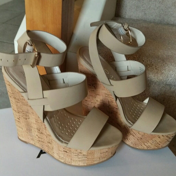 Aldo Birwen Wedge Sandals in Bone size 6