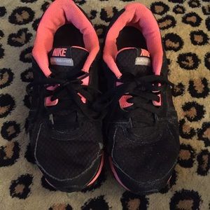 Hot pink nike shoes! RESERVED!