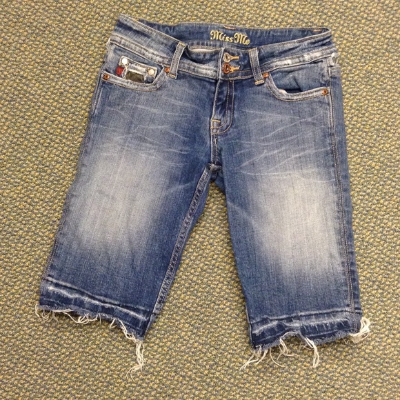 Miss Me Pants - Miss Me Army print Jean shorts Size 26