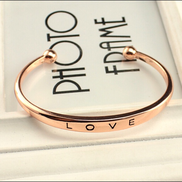 Jewelry - Rose gold bangle