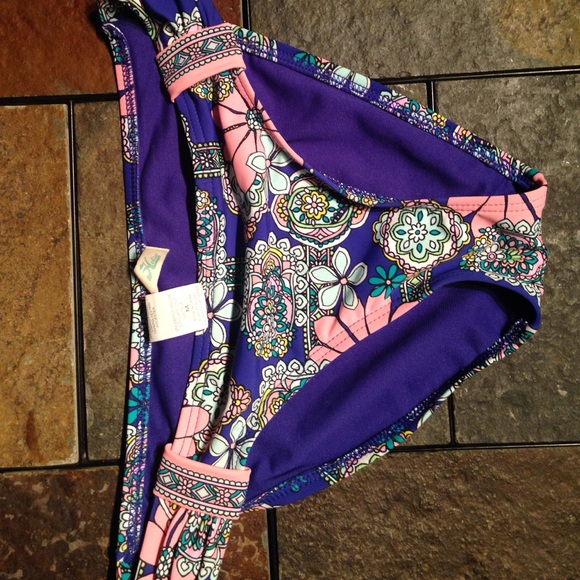 Swim top and bottom - Picture 2 of 2