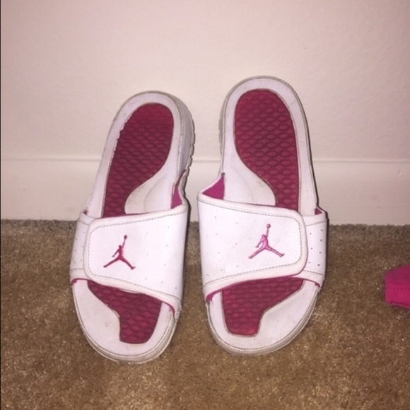 Pink and white Jordan slides size 9