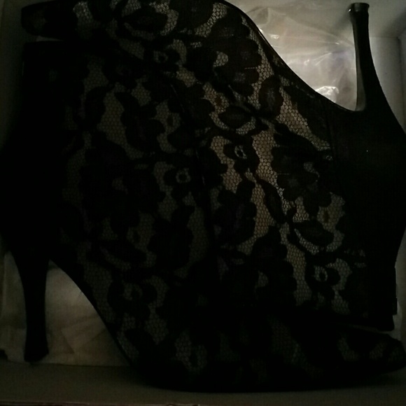 High heels - Picture 2 of 2