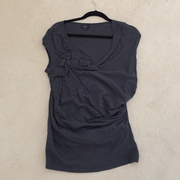 Grey sleeveless shirt