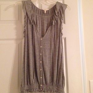 Very lightweight sleeveless T