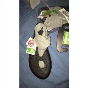 NWT SANUKS