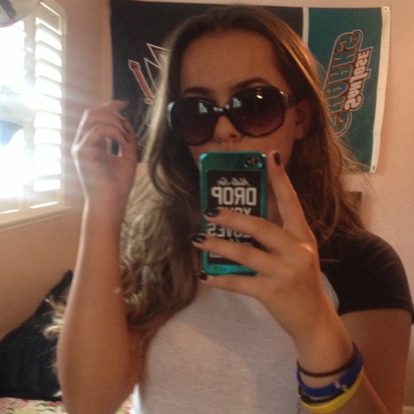 Sunglasses - Picture 4 of 4