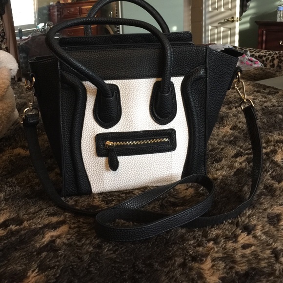 Black & White Crossbody Purse - Picture 4 of 4