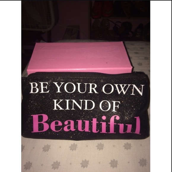 Brand new make up bag! ✨👄💄👝