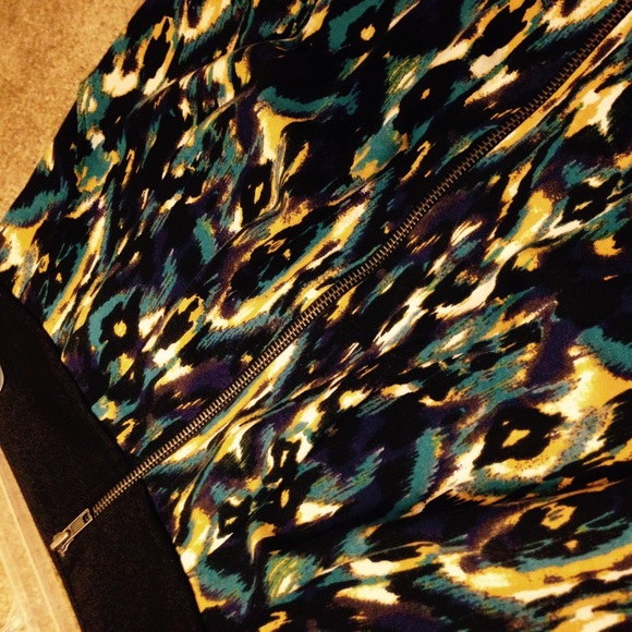 Zippered high waisted skirt S