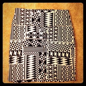 Aztec high waisted skit M