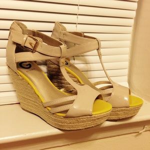 Guess tan wedges 9.5