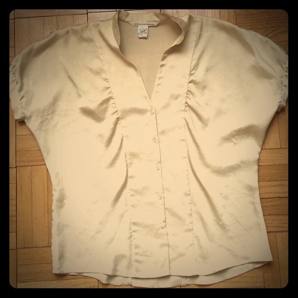 Diane Von Furstenberg cream colored blouse size 6