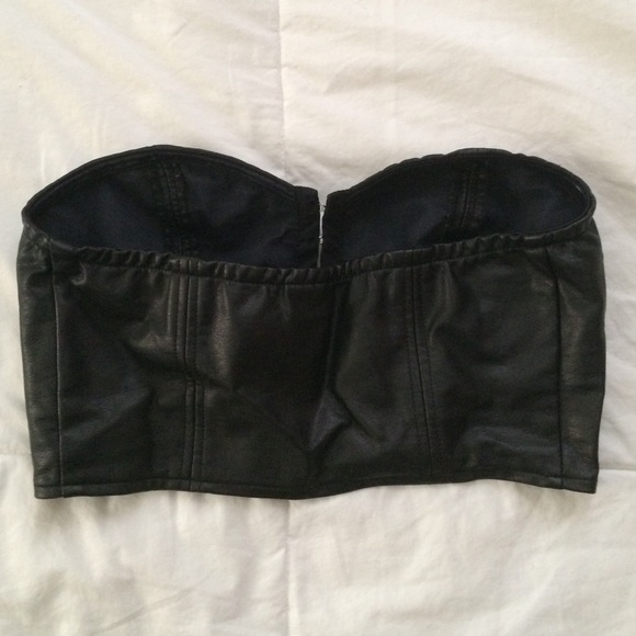 ❌SOLD ON Ⓜ️❌ Faux Leather Bustier - Picture 3 of 4