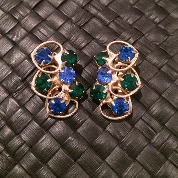 Statement clip earrings
