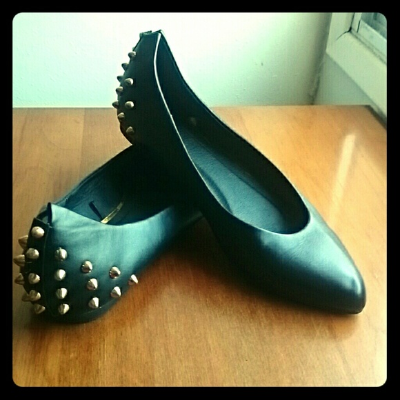 Black forever21 flats /gold spike embellishments