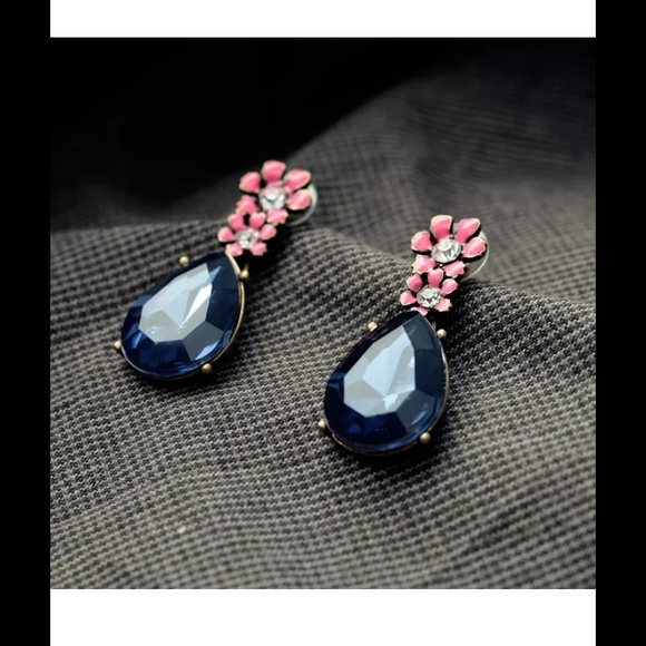 Betsey Johnson Jewelry - NEW dark blue water drop crystal flower earrings