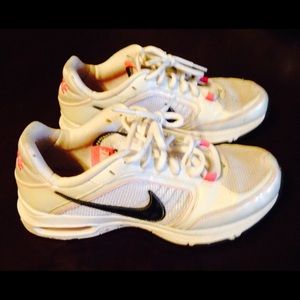 Women's Nike Air Strong. Size 6