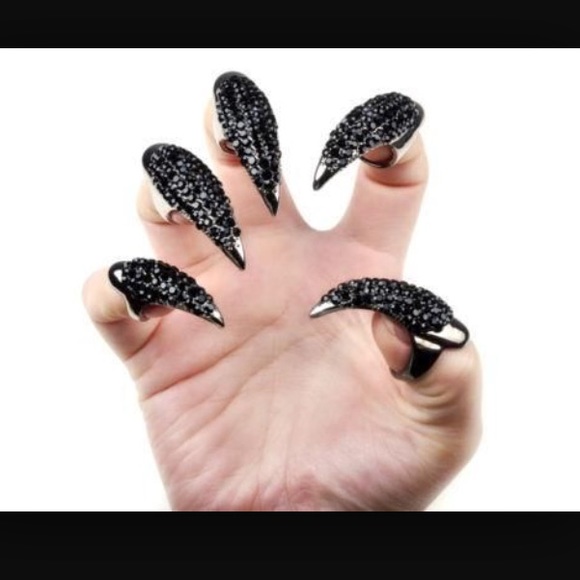 Claw rings in black rhinestones✨