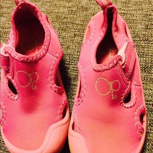Size 7/8 girls Op water shoes
