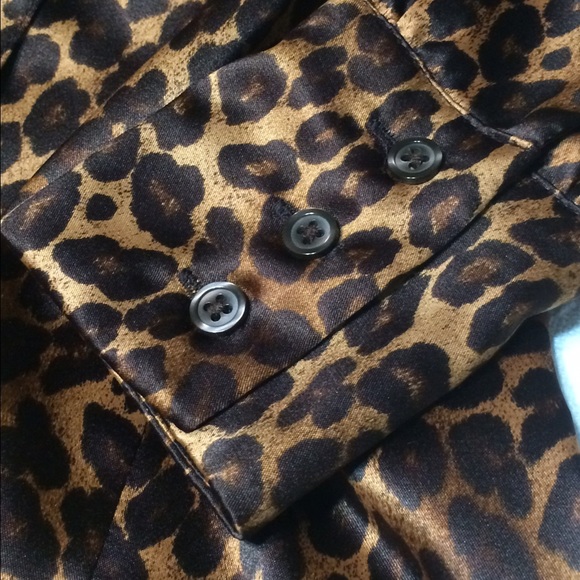 🔆Sateen Leopard Long Sleeve Button Shirt Sz.XS - Picture 2 of 4