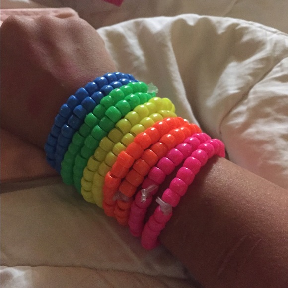 Set of 10 kandi bracelets ! Rainbow and super cute
