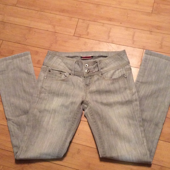 Adorable gray denim bootleg jeans