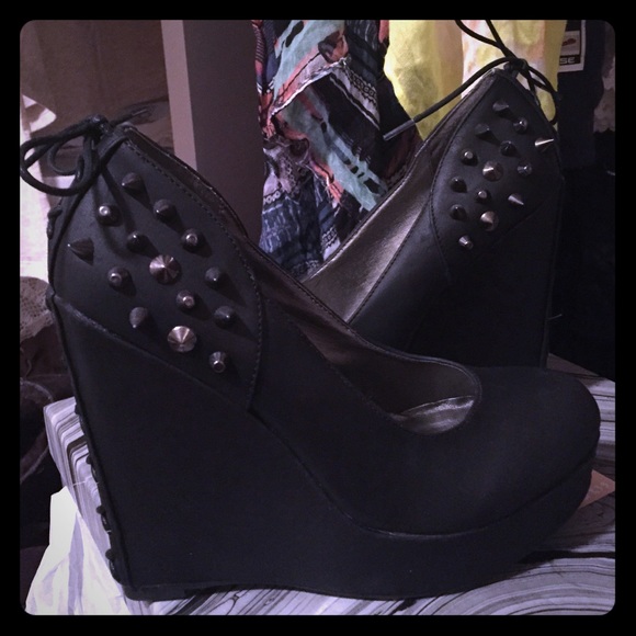 HOT Black spiked Liliana wedges sz. 7.5